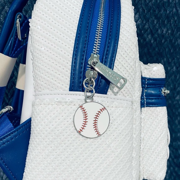 ⚾🌟 LIMITED EDITION⚾🌟 LOUNGEFLY MLB LOS ANGELES DODGERS SEQUIN MINI BACKPACK - Picture 9 of 13